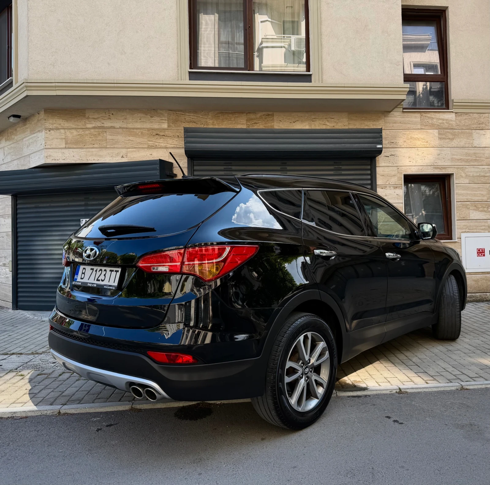 Hyundai Santa fe 2.2 CRDI 4x4 Подгреви Камера Keyless, снимка 3 - Автомобили и джипове - 55365686