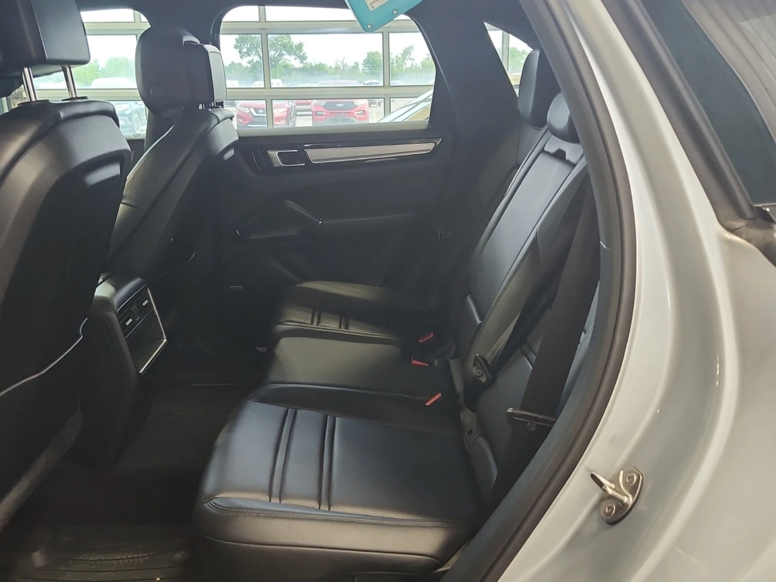 Porsche Cayenne Base/CARFAX/ПОДГРЕВ/ОБДУХ/ПАНОРАМА, снимка 14 - Автомобили и джипове - 55906351