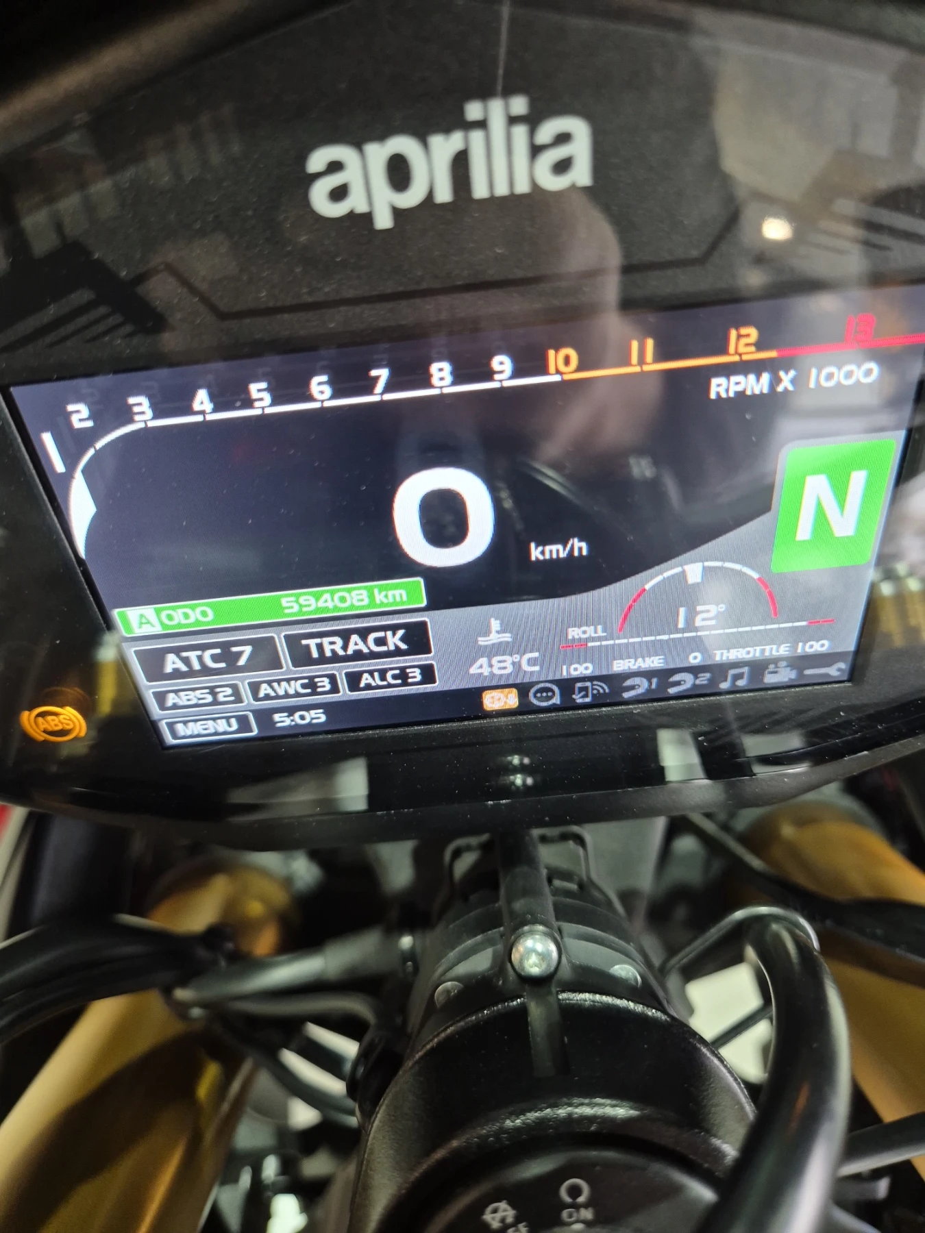 Aprilia Tuono V4 1100 FACTORY СЕРВИЗНА ИСТ. Нов внос ШВЕЙЦАРИЯ!!, снимка 16 - Мотоциклети и мототехника - 54127207