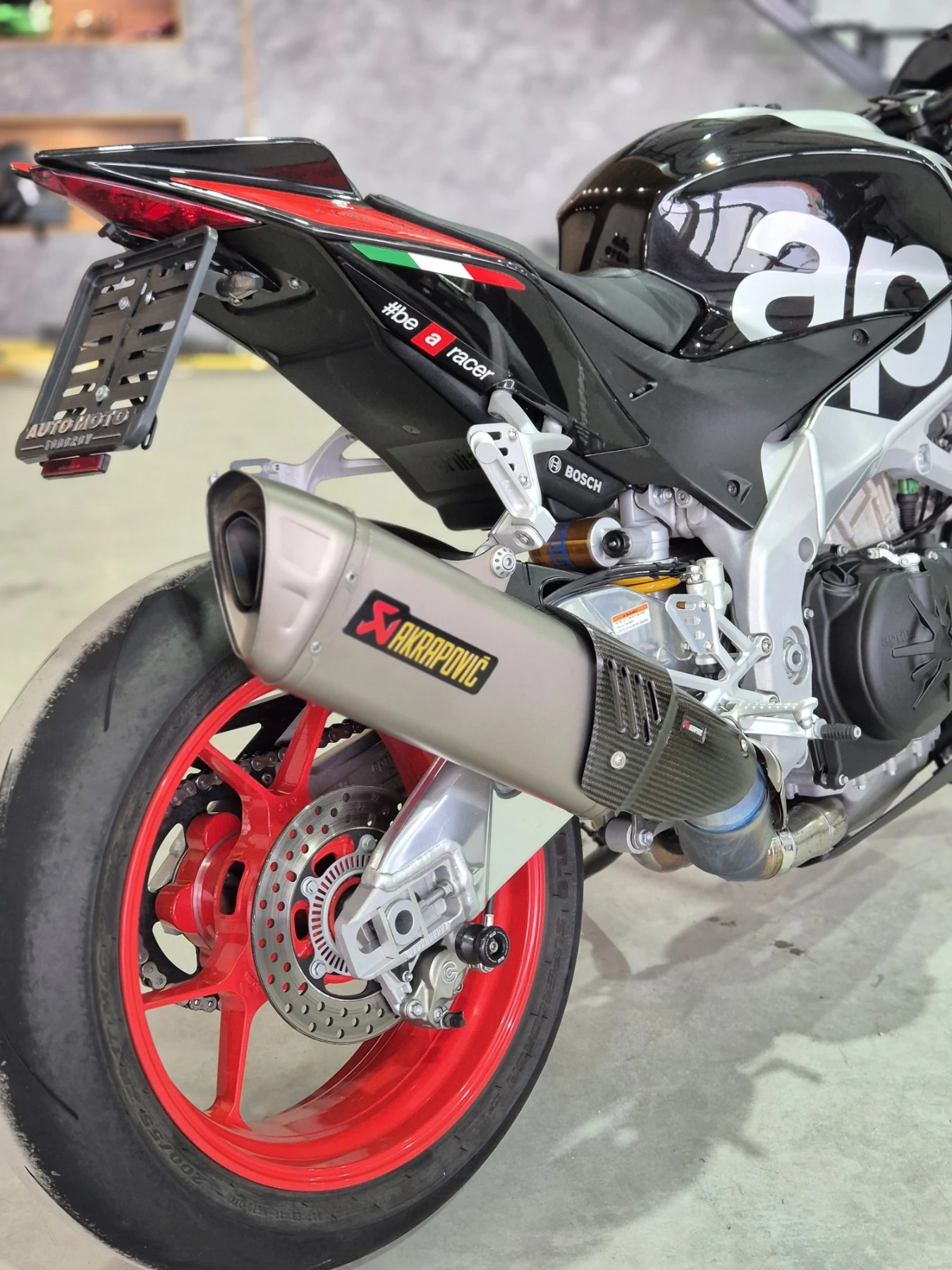 Aprilia Tuono V4 1100 FACTORY СЕРВИЗНА ИСТ. Нов внос ШВЕЙЦАРИЯ!!, снимка 12 - Мотоциклети и мототехника - 54127207