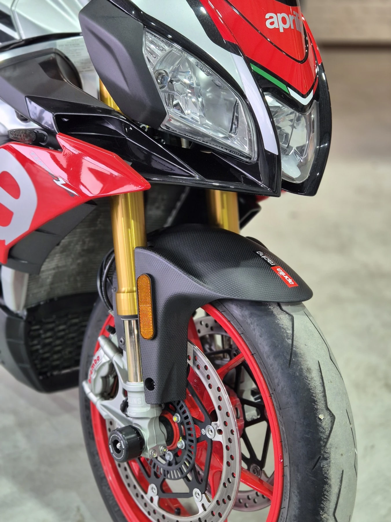 Aprilia Tuono V4 1100 FACTORY СЕРВИЗНА ИСТ. Нов внос ШВЕЙЦАРИЯ!!, снимка 13 - Мотоциклети и мототехника - 54127207