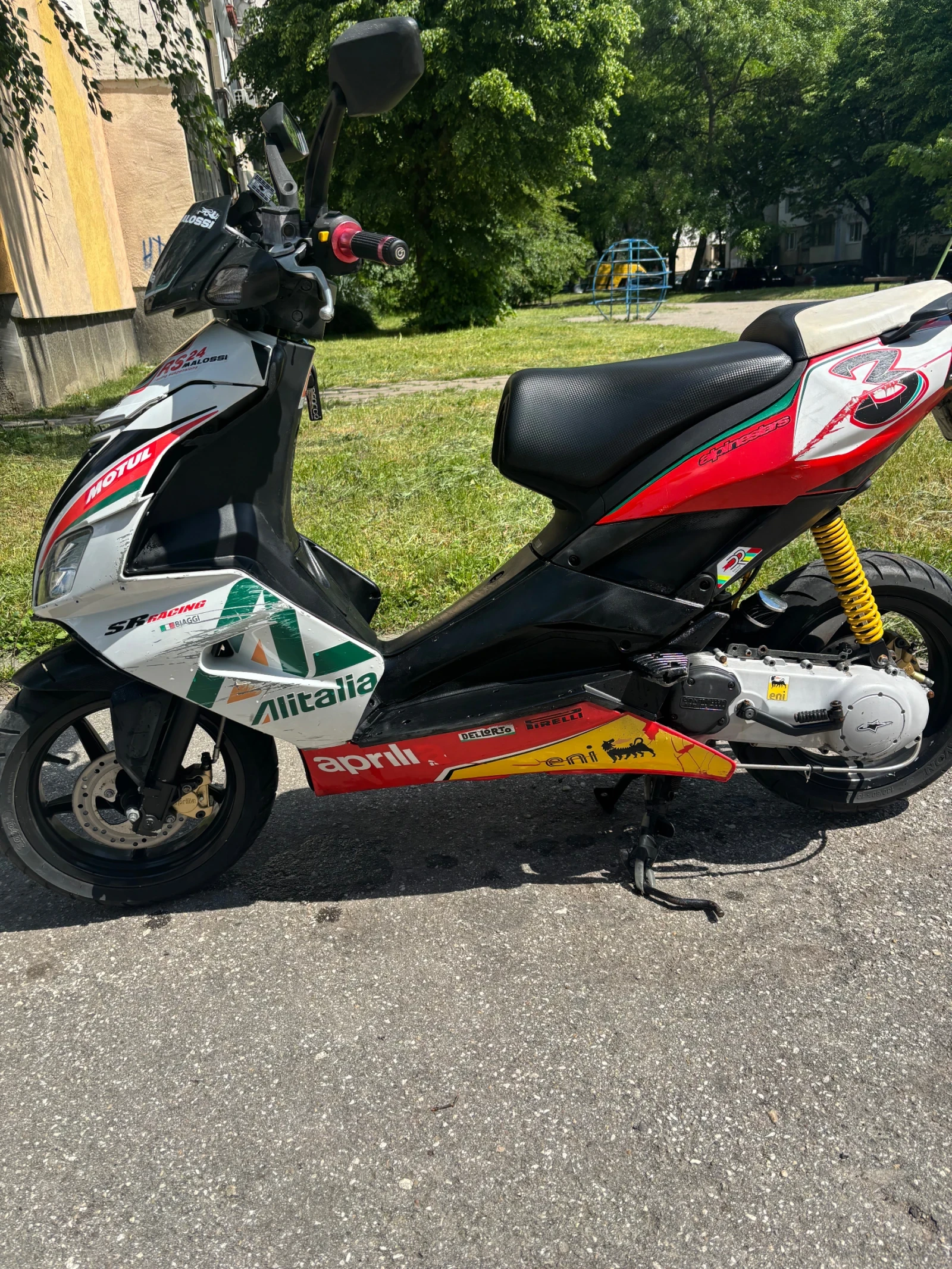 Aprilia 50 Преправян до 80 км може да вдигне.