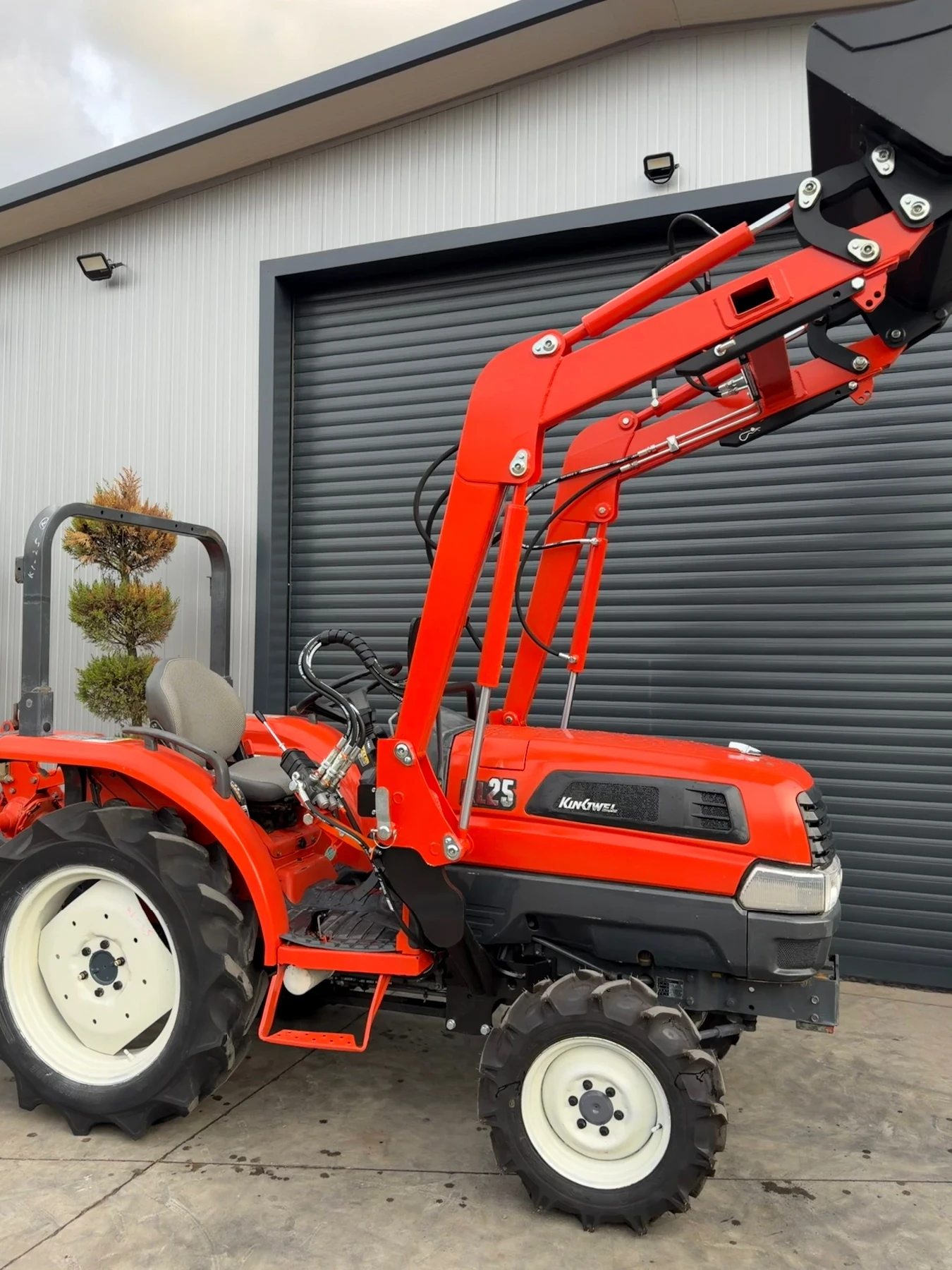 Трактор Kubota KL25 , снимка 3 - Селскостопанска техника - 54889582