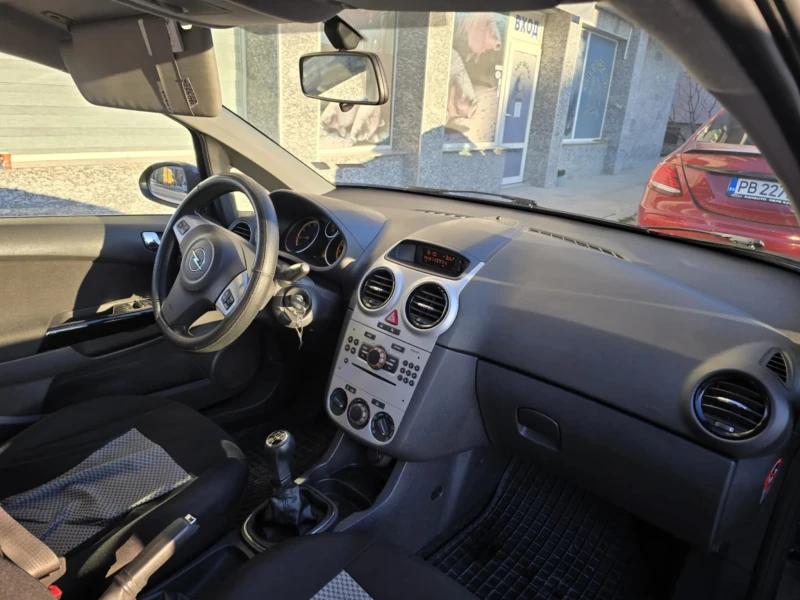 Opel Corsa 1.2, снимка 10 - Автомобили и джипове - 49064811