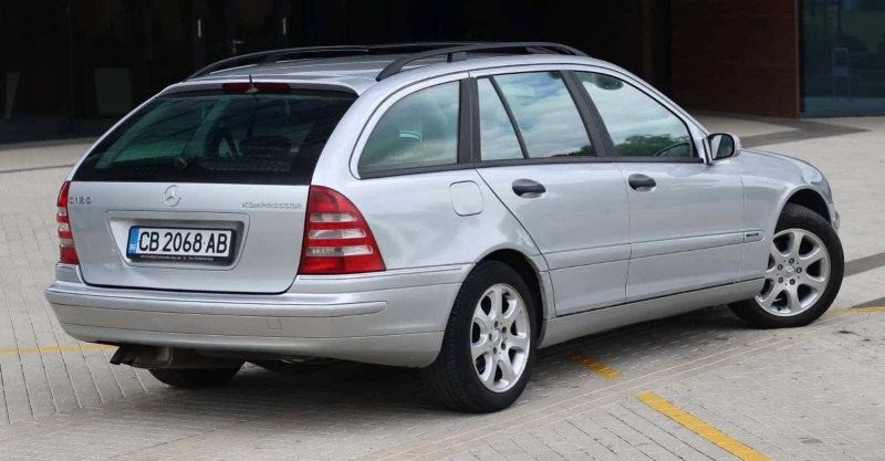 Mercedes-Benz C 180 Автоматик/газ/обслужен/ГО/ГТП/винетка, снимка 4 - Автомобили и джипове - 51241703