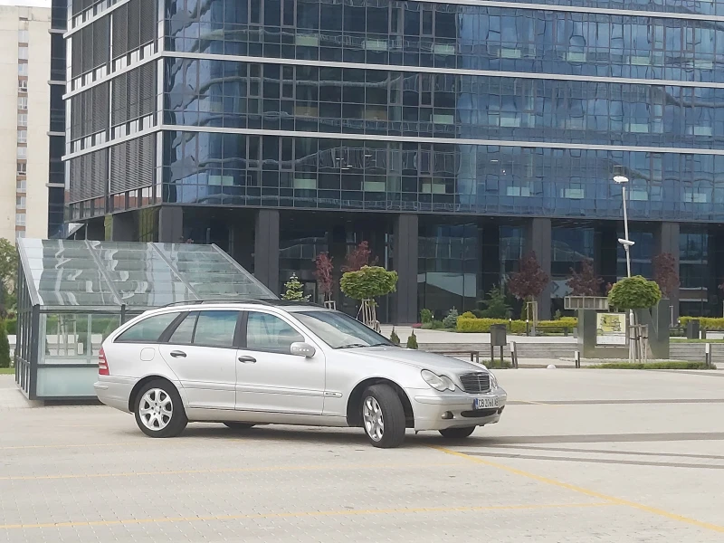 Mercedes-Benz C 180 Автоматик/газ/обслужен/ГО/ГТП/винетка, снимка 5 - Автомобили и джипове - 51241703