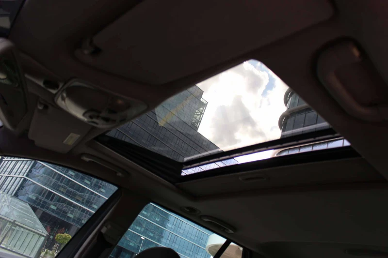 Mercedes-Benz C 180 Автоматик/газ/обслужен/ГО/ГТП/винетка, снимка 14 - Автомобили и джипове - 51241703