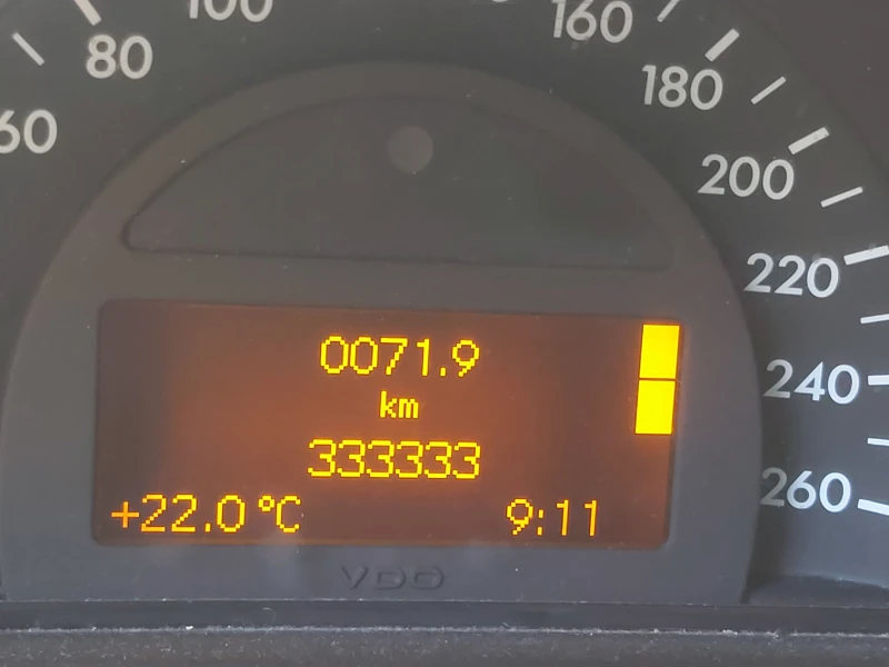 Mercedes-Benz C 180 Автоматик/газ/обслужен/ГО/ГТП/винетка, снимка 16 - Автомобили и джипове - 51241703