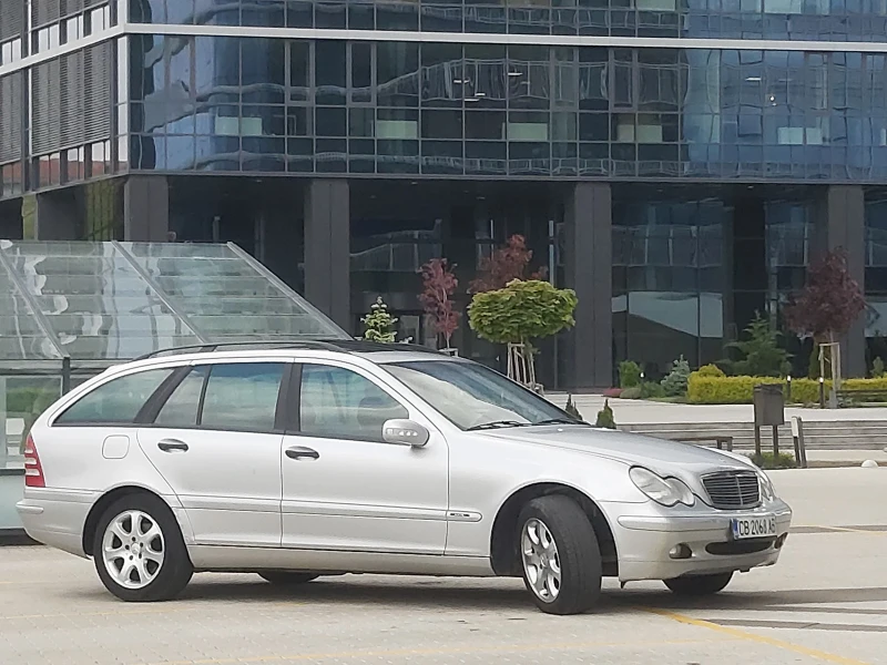 Mercedes-Benz C 180 Автоматик/газ/обслужен/ГО/ГТП/винетка, снимка 6 - Автомобили и джипове - 51241703