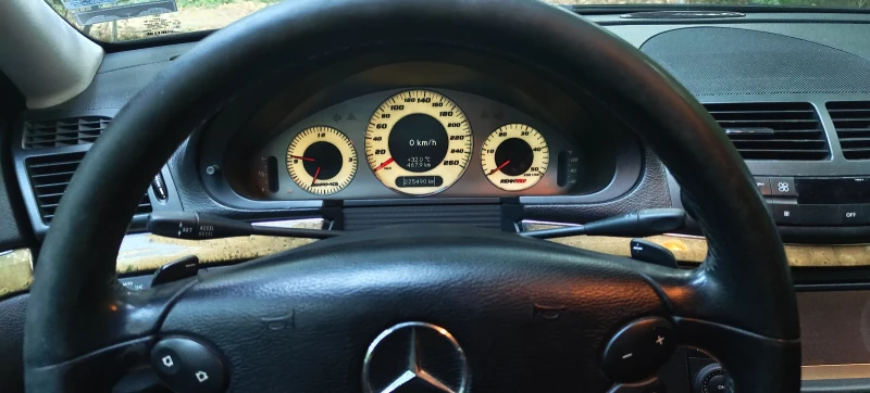 Mercedes-Benz E 320, снимка 8 - Автомобили и джипове - 52379382