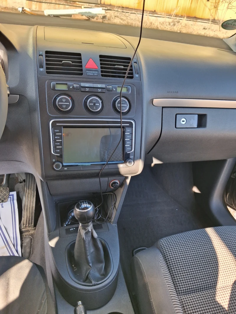 VW Touran, снимка 8 - Автомобили и джипове - 53130823