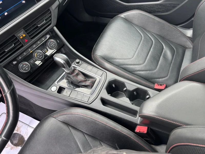 VW Jetta GLI S FWD* АвтоКредит* (Цена до БГ) , снимка 10 - Автомобили и джипове - 53448264