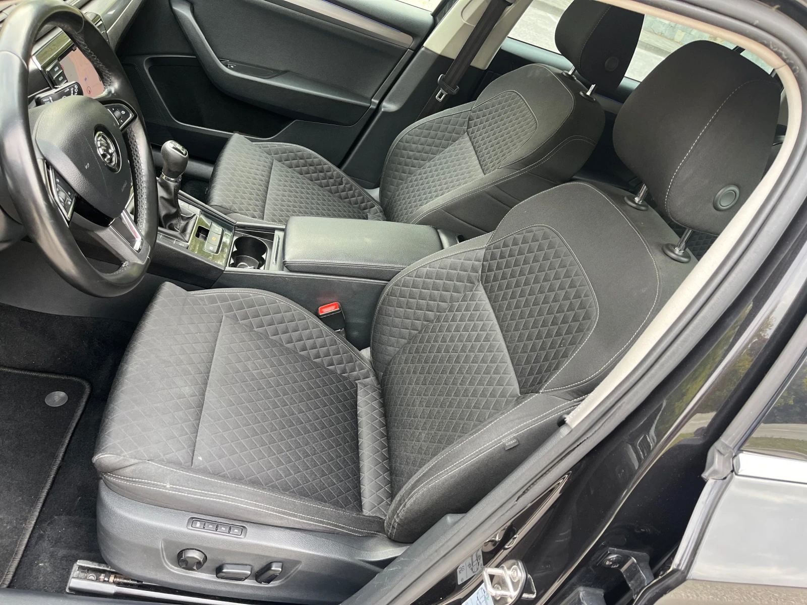 Skoda Superb 4x4* Navi* Distronic* Keyless* Самопаркиране - изображение 10