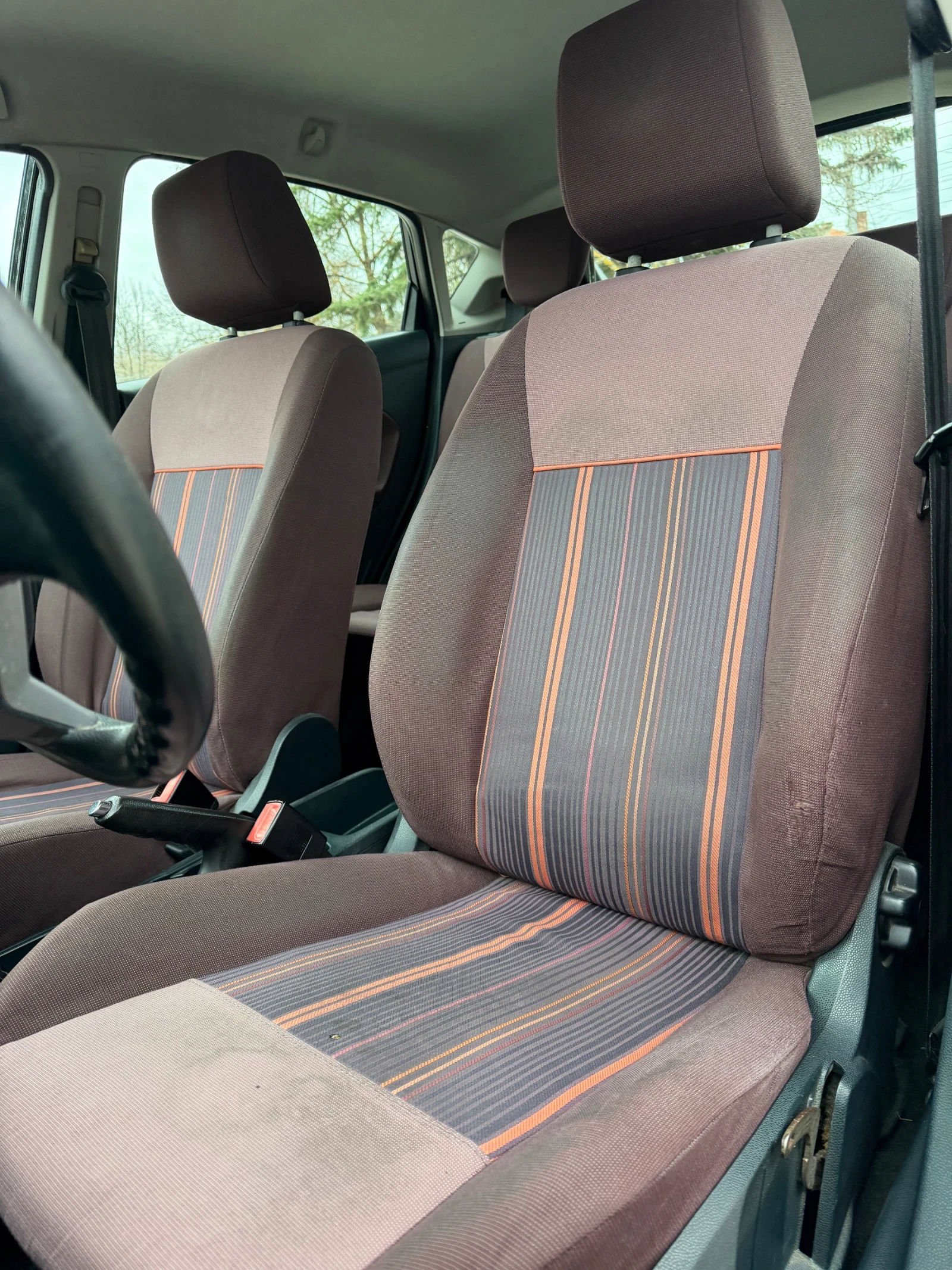 Ford Fiesta 1.4 фабрична газ, снимка 10 - Автомобили и джипове - 54060488