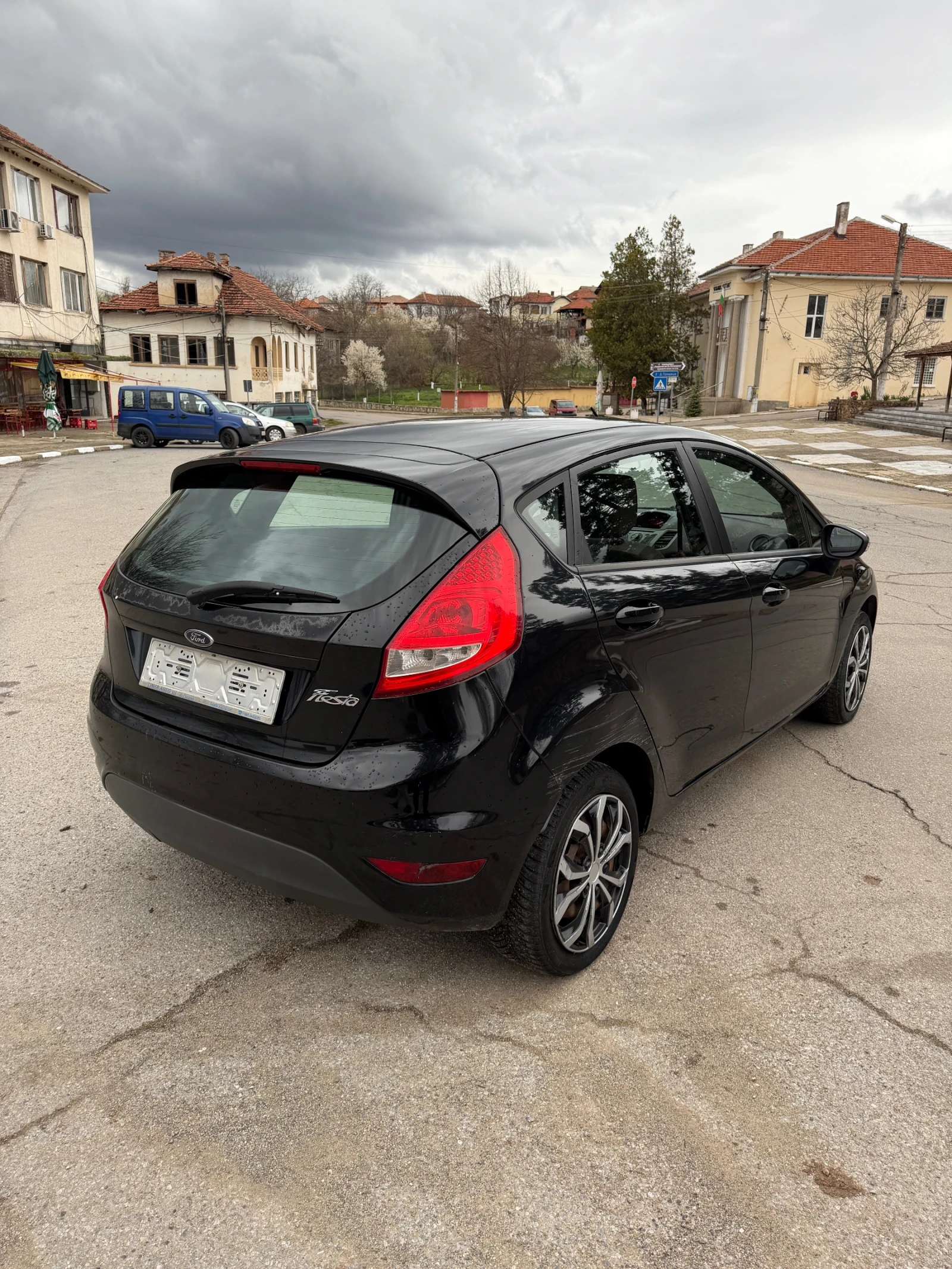 Ford Fiesta 1.4 фабрична газ, снимка 3 - Автомобили и джипове - 54060488
