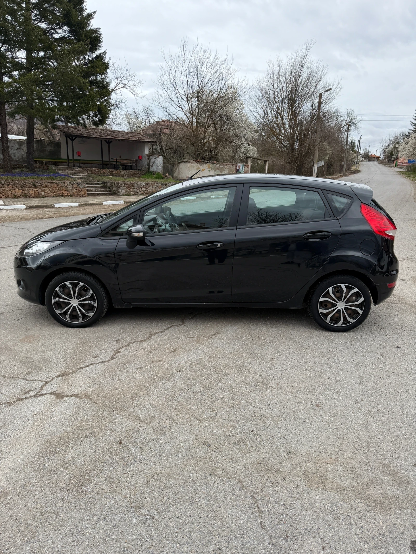 Ford Fiesta 1.4 фабрична газ, снимка 6 - Автомобили и джипове - 54060488