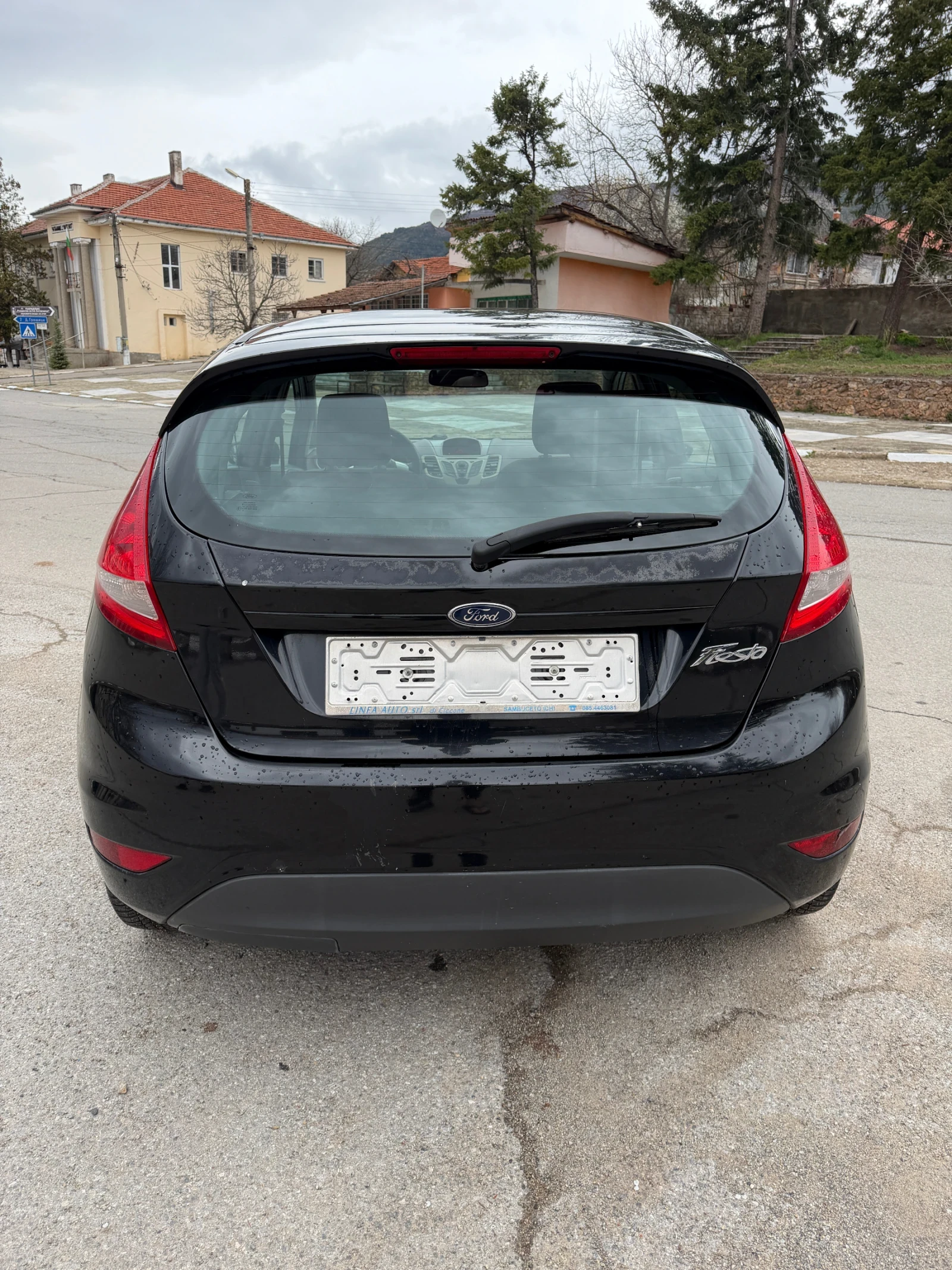 Ford Fiesta 1.4 фабрична газ, снимка 4 - Автомобили и джипове - 54060488