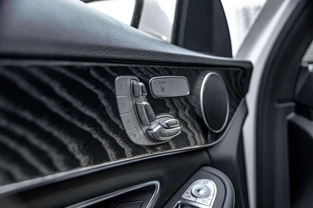 Mercedes-Benz C 300 AMG Pack CARFAX, снимка 8 - Автомобили и джипове - 54138044