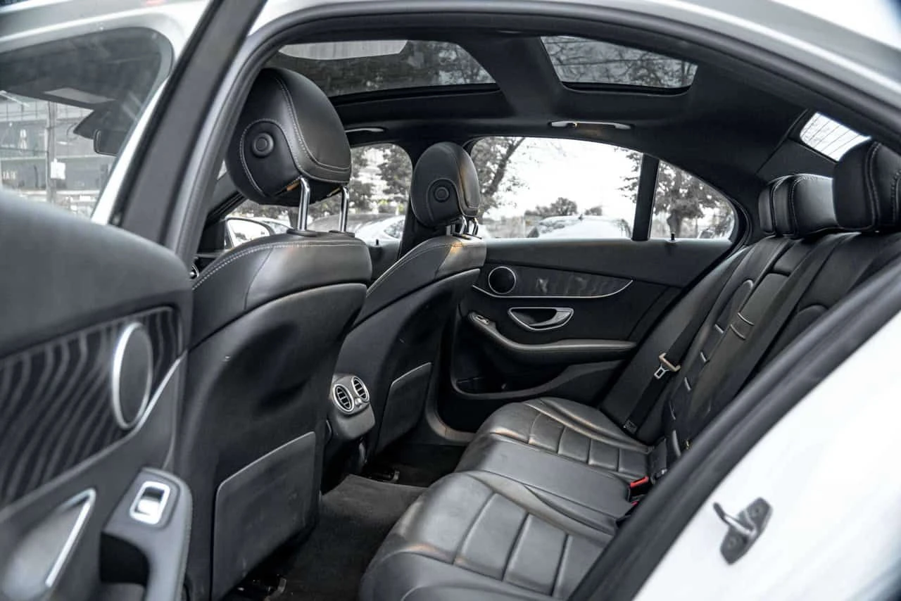 Mercedes-Benz C 300 AMG Pack CARFAX, снимка 11 - Автомобили и джипове - 54138044