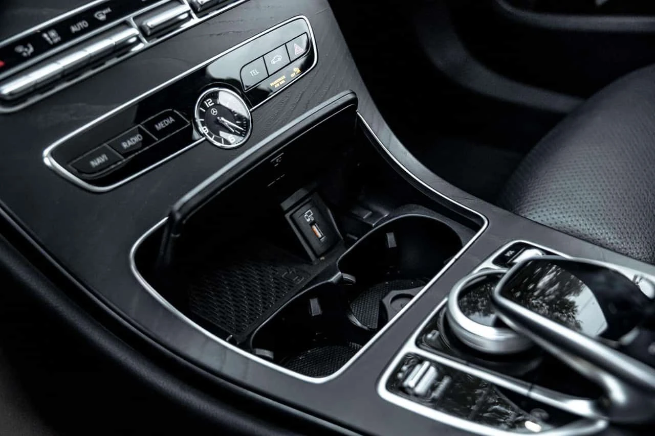 Mercedes-Benz C 300 AMG Pack CARFAX, снимка 17 - Автомобили и джипове - 54138044