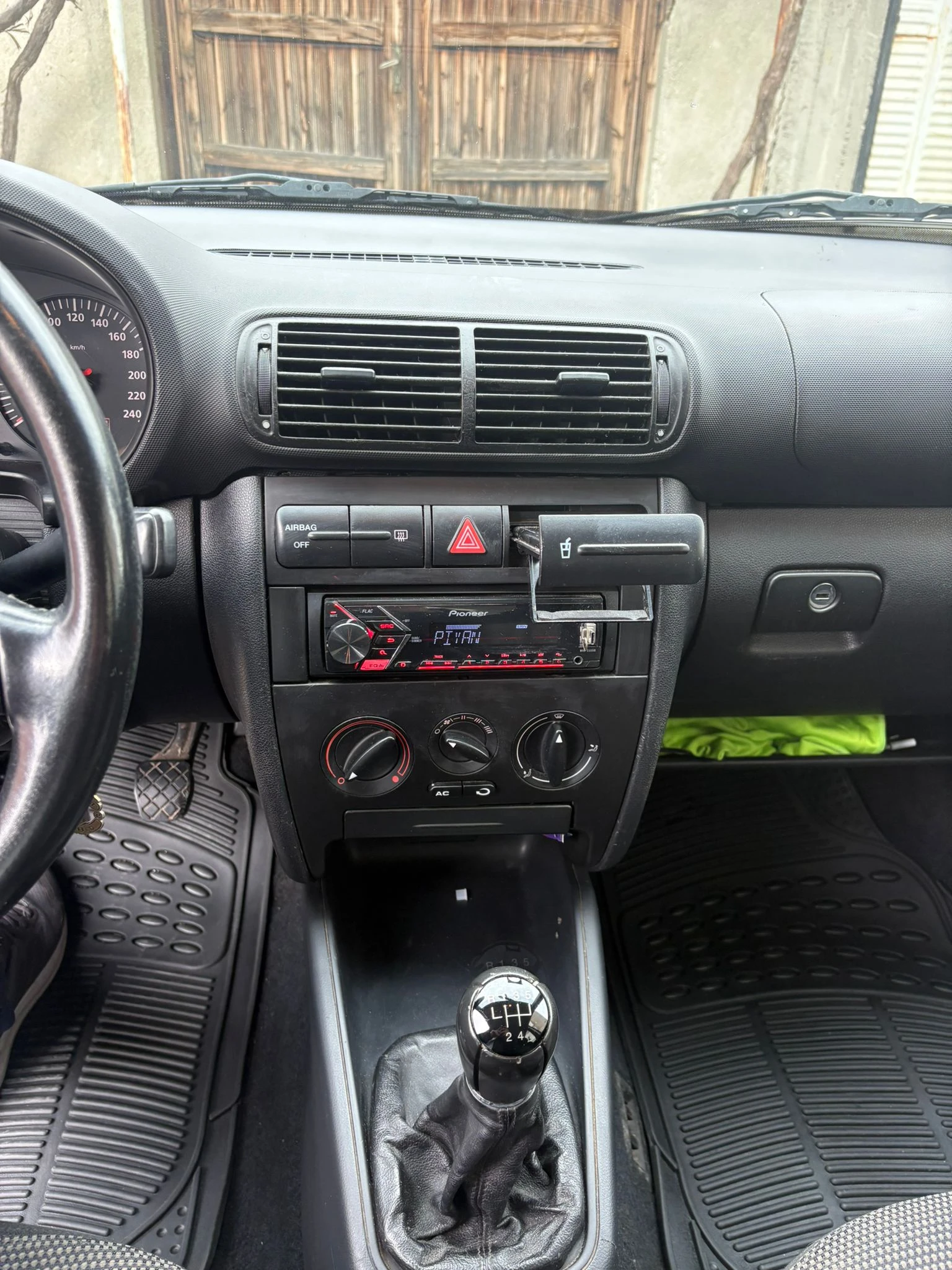 Seat Leon, снимка 11 - Автомобили и джипове - 54215293