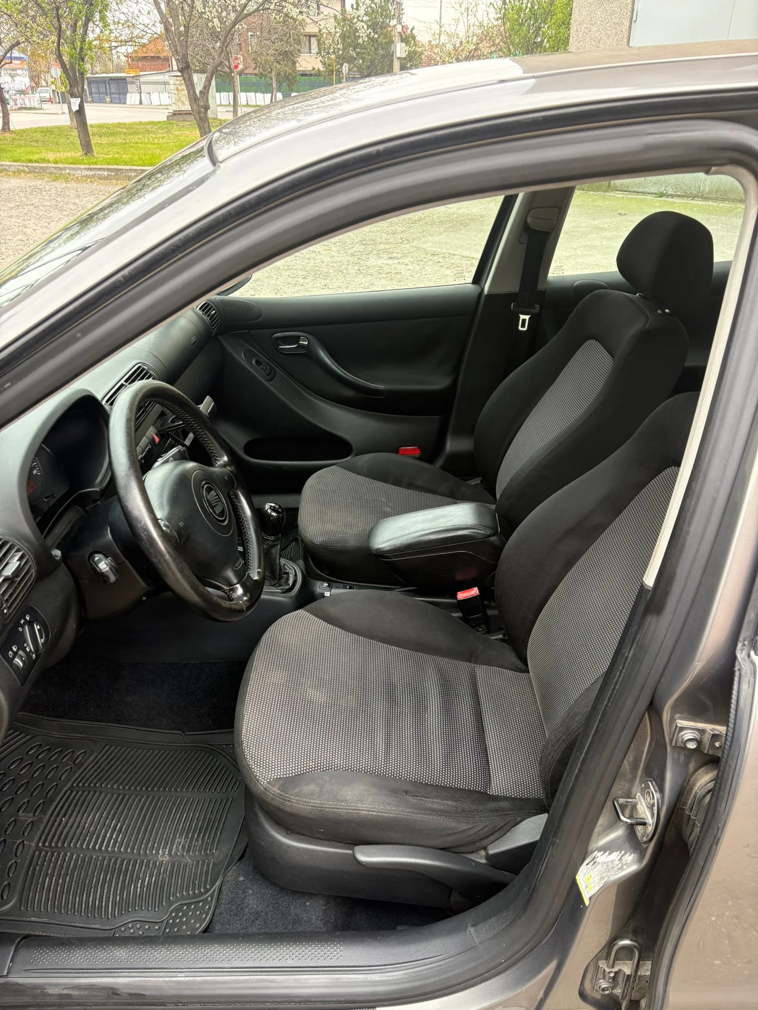 Seat Leon, снимка 14 - Автомобили и джипове - 54215293