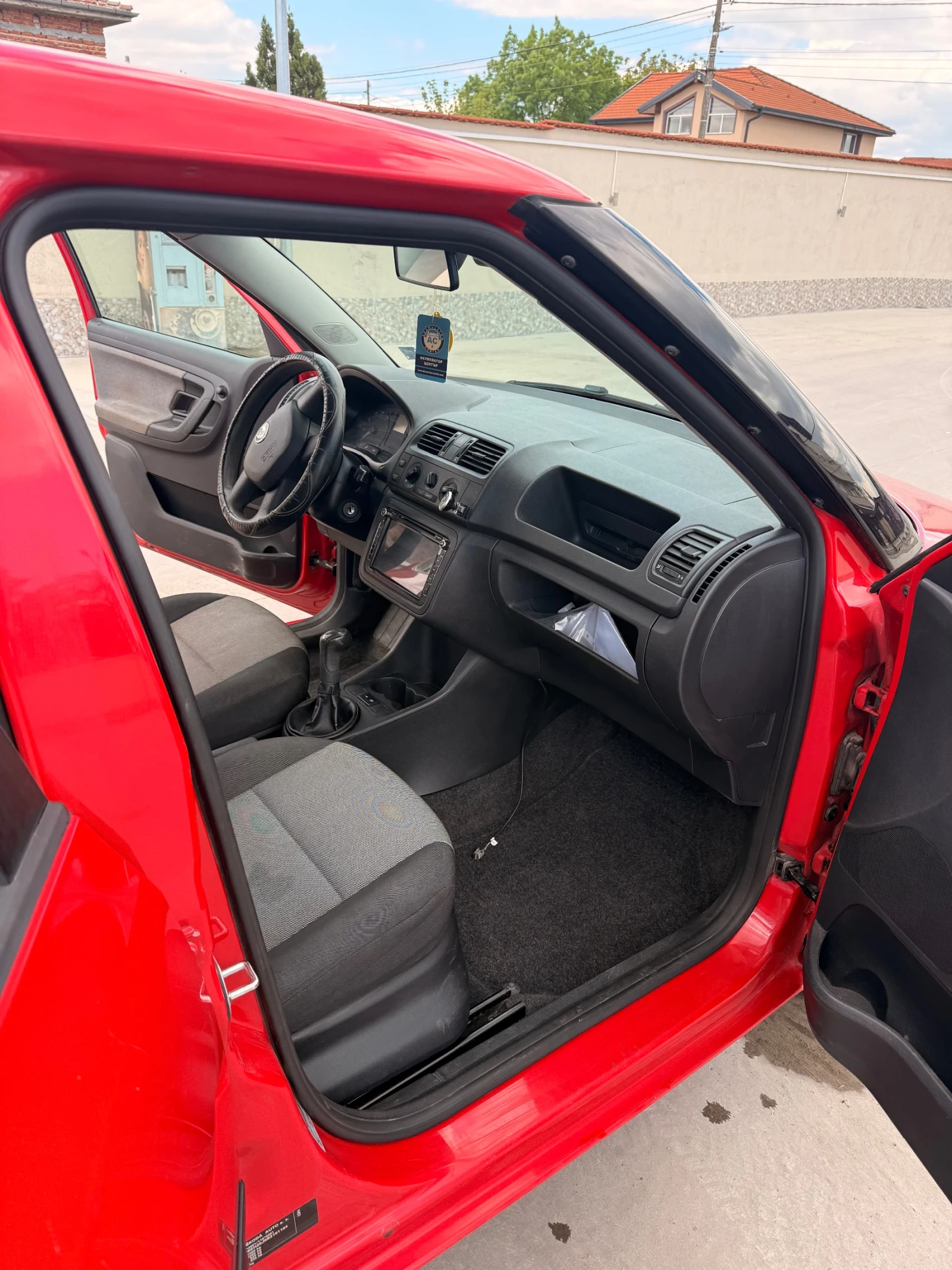 Skoda Fabia 1.2 HTP, снимка 8 - Автомобили и джипове - 54397030