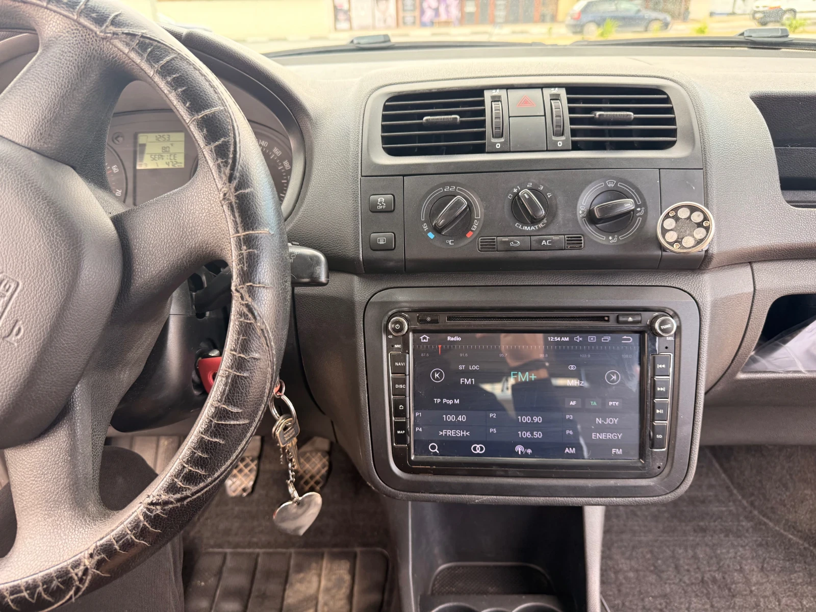 Skoda Fabia 1.2 HTP, снимка 5 - Автомобили и джипове - 54397030