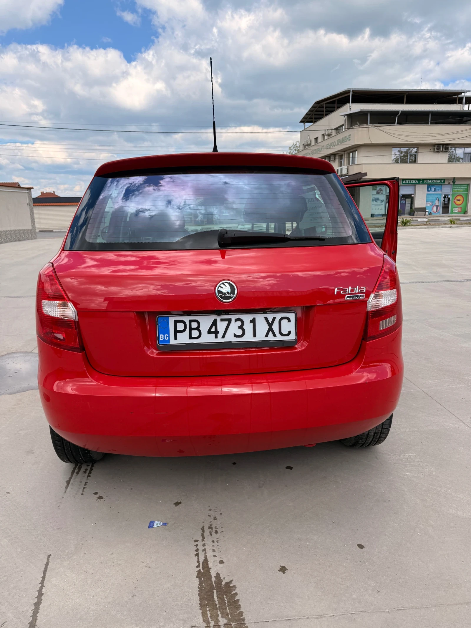 Skoda Fabia 1.2 HTP, снимка 3 - Автомобили и джипове - 54397030
