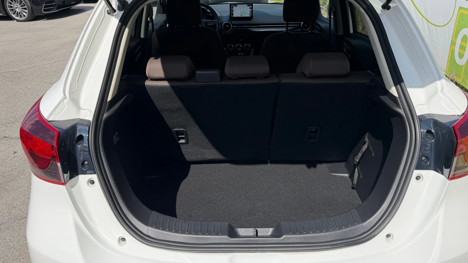 Mazda 2 1.5 SkyActiv Exclusive Line, снимка 9 - Автомобили и джипове - 54971945