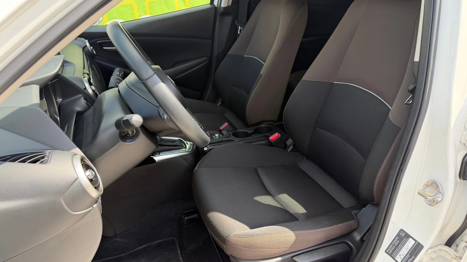 Mazda 2 1.5 SkyActiv Exclusive Line, снимка 8 - Автомобили и джипове - 54971945