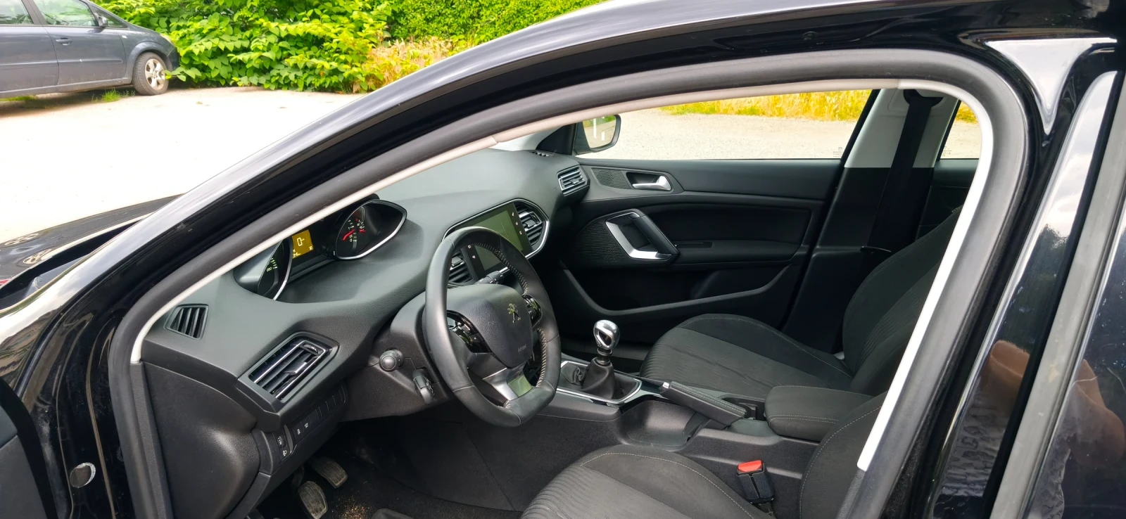 Peugeot 308 1.6 HDI, снимка 13 - Автомобили и джипове - 55117404