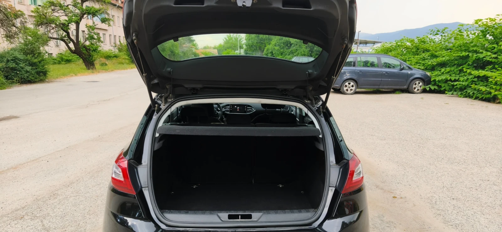 Peugeot 308 1.6 HDI, снимка 9 - Автомобили и джипове - 55117404