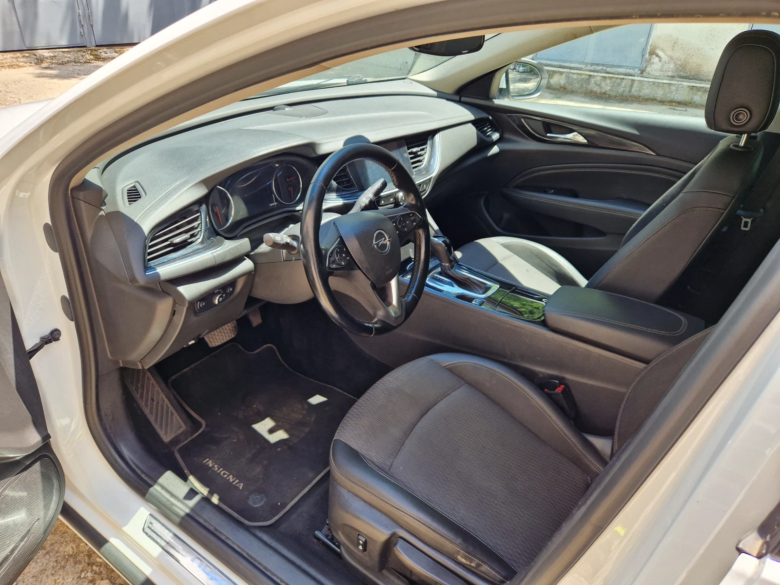 Opel Insignia 1.6d  136к.с., снимка 5 - Автомобили и джипове - 56217974
