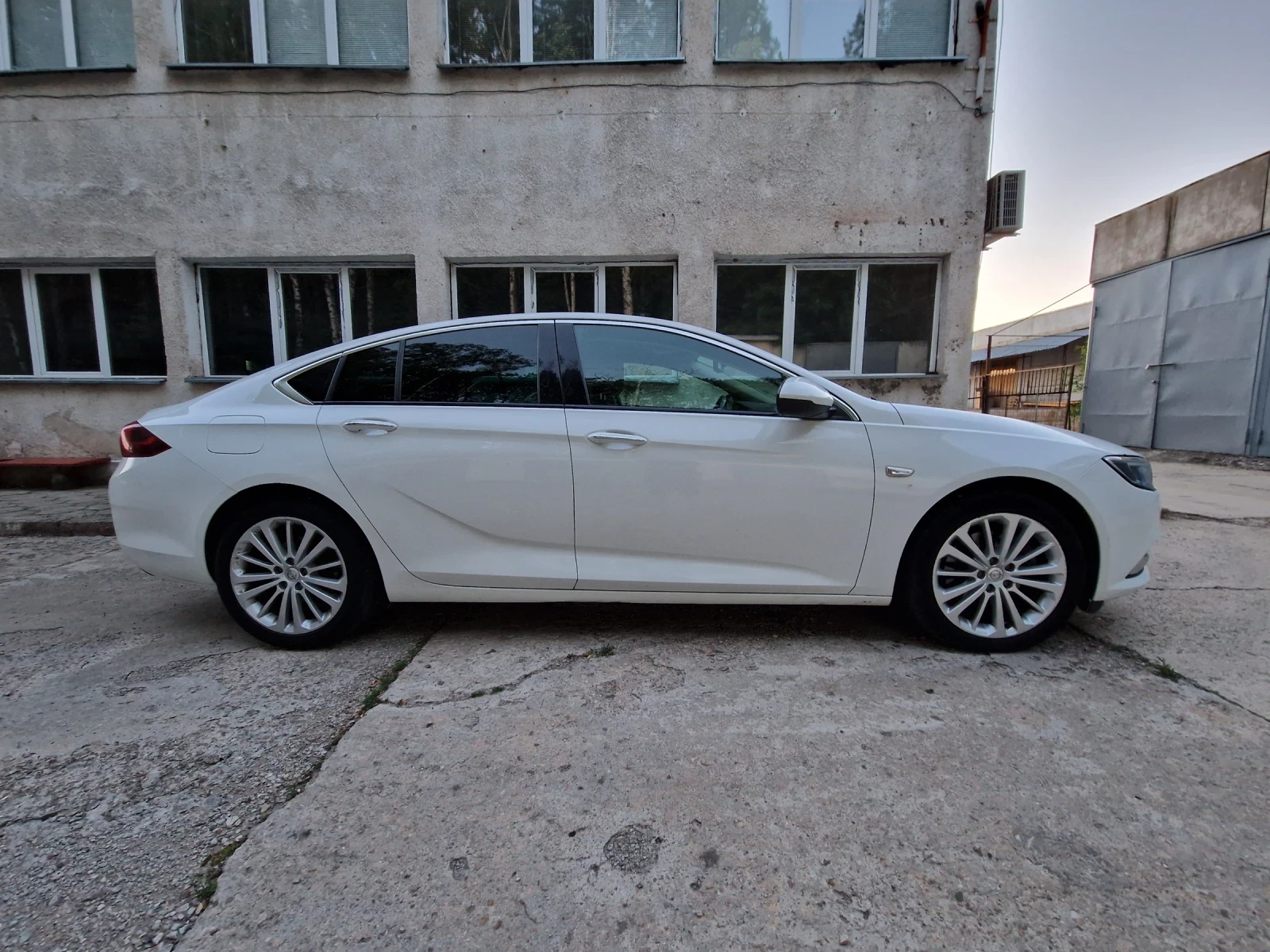 Opel Insignia 1.6d  136к.с., снимка 2 - Автомобили и джипове - 56217974