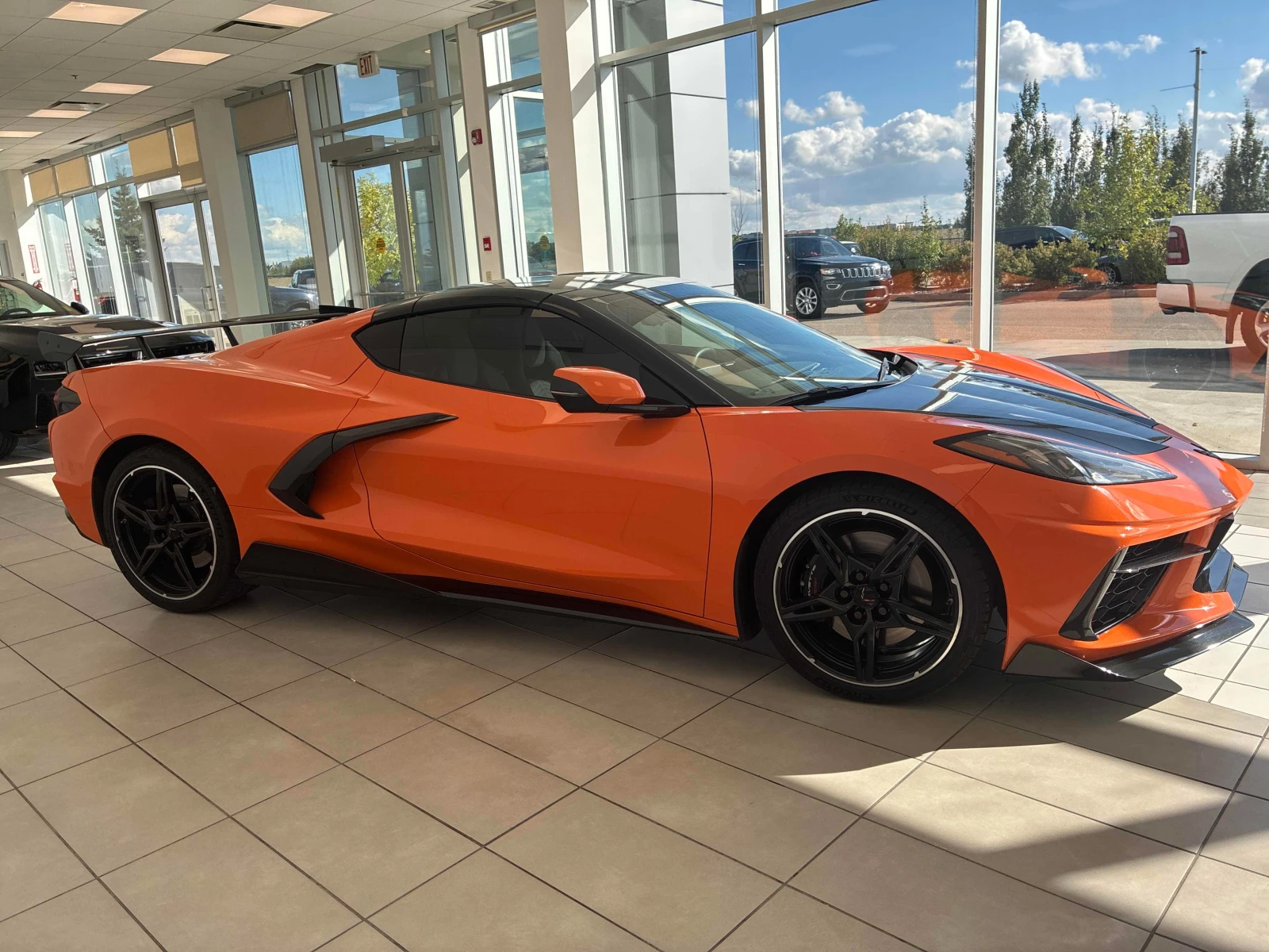 Chevrolet Corvette 2LT * CARFAX * АВТОКРЕДИТ БЕЗ ПЪРВОНАЧАЛНА ВНОСКА*, снимка 3 - Автомобили и джипове - 56112244