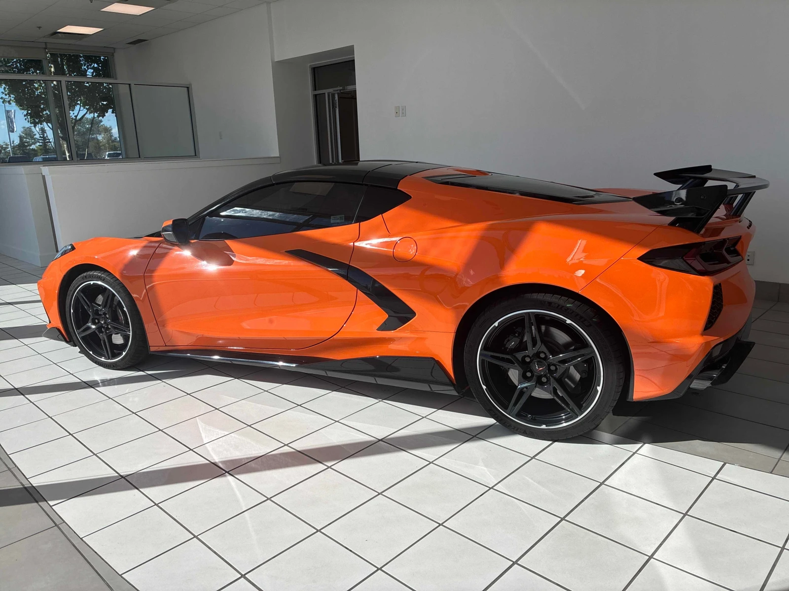 Chevrolet Corvette 2LT * CARFAX * АВТОКРЕДИТ БЕЗ ПЪРВОНАЧАЛНА ВНОСКА*, снимка 2 - Автомобили и джипове - 56112244