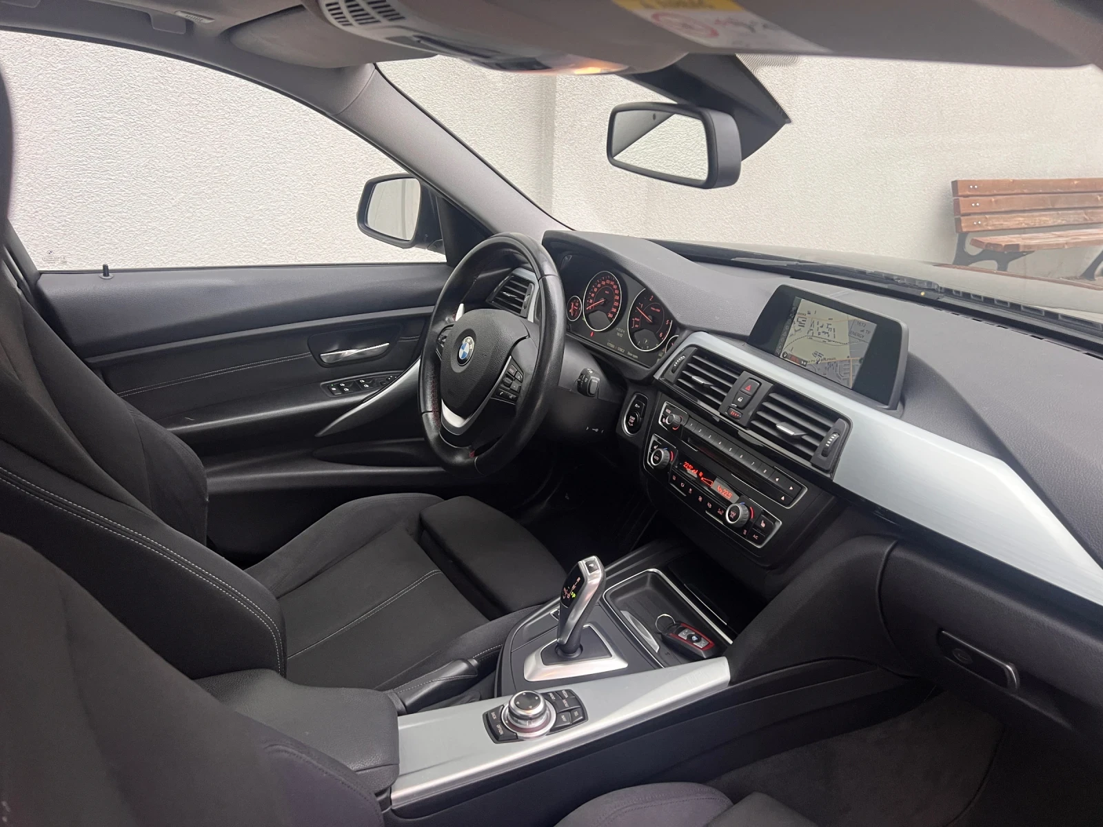 BMW 320 * SPORT* LED* TOP !! , снимка 15 - Автомобили и джипове - 56712358