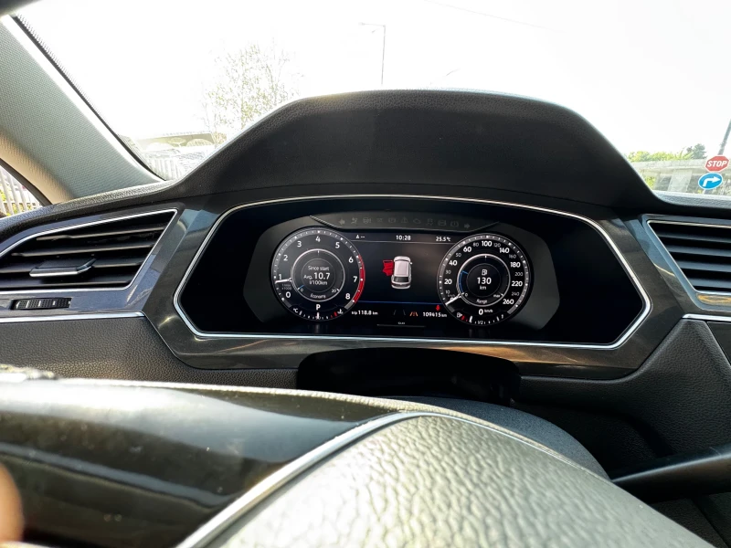 VW Tiguan 2.0 TSI 190 HP Бензин 4х4, снимка 14 - Автомобили и джипове - 52341565