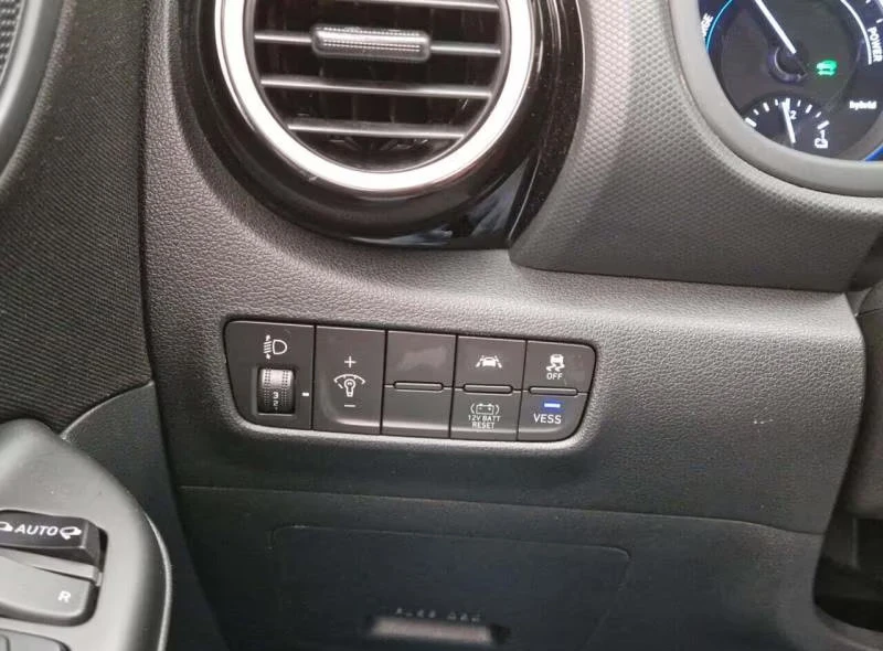 Hyundai Kona 1.6GDI/HYBRID/105HP/FWD/NAVI/CAM/KLESS/346f - изображение 10