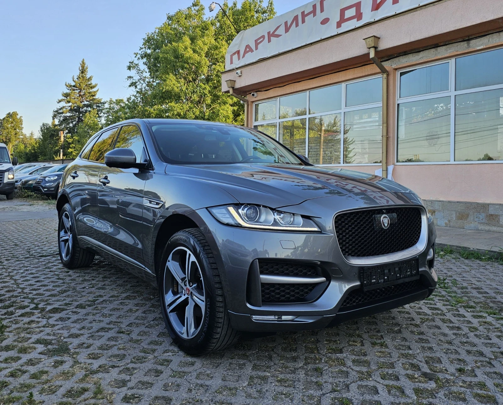 Jaguar F-PACE 2.0d AWD R-Sport Дистроник 360 Камера KeylessGo - изображение 3