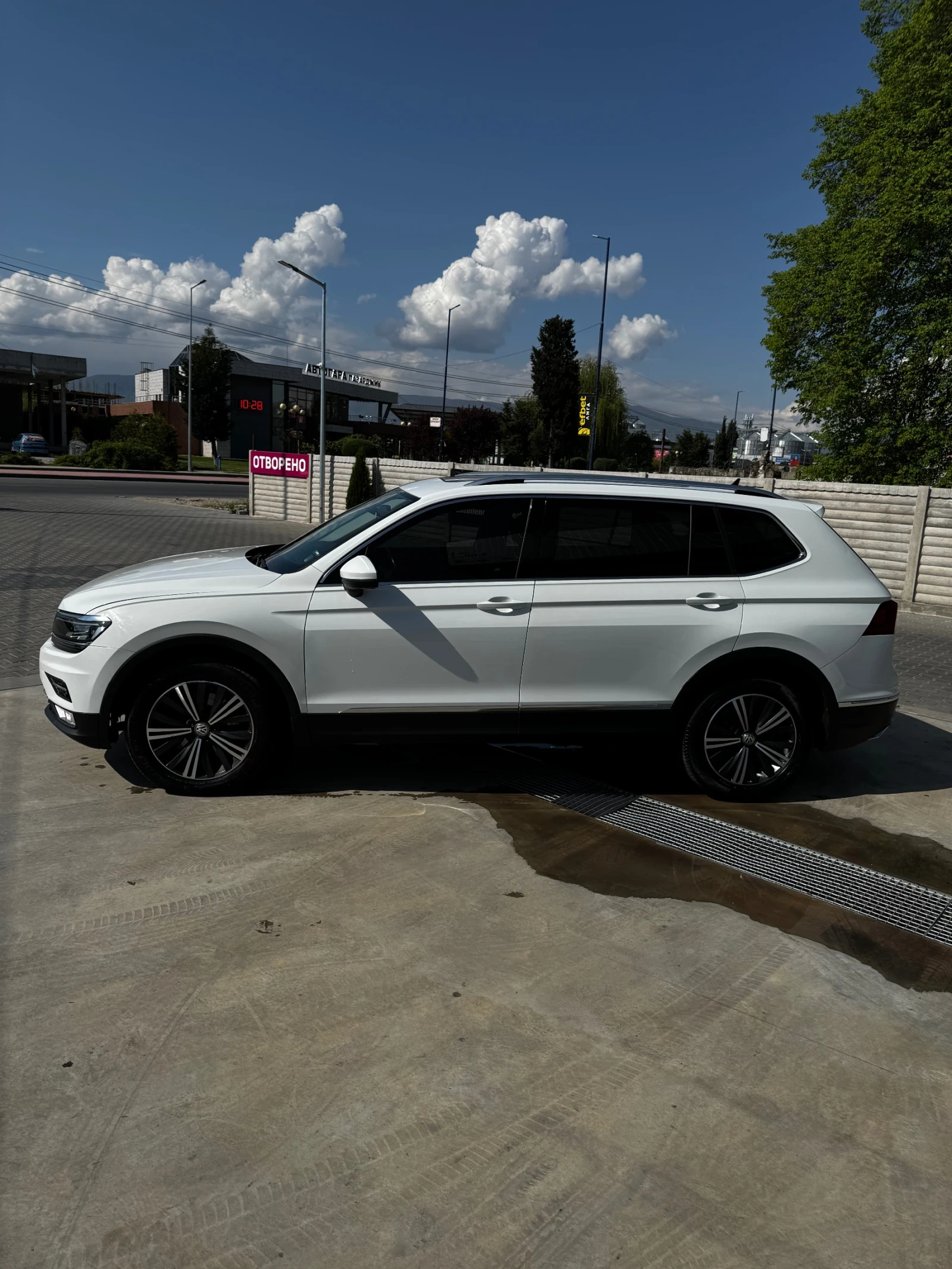 VW Tiguan 2.0 TSI 190 HP Бензин 4х4 - изображение 8
