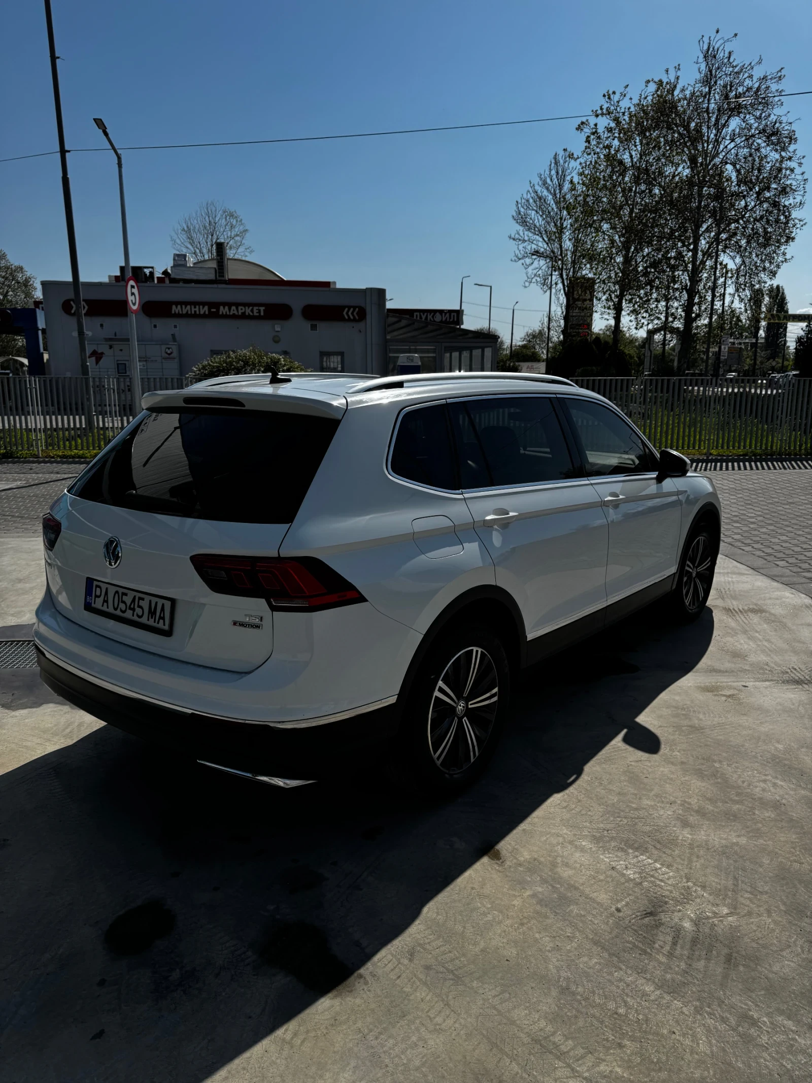 VW Tiguan 2.0 TSI 190 HP Бензин 4х4 - изображение 9