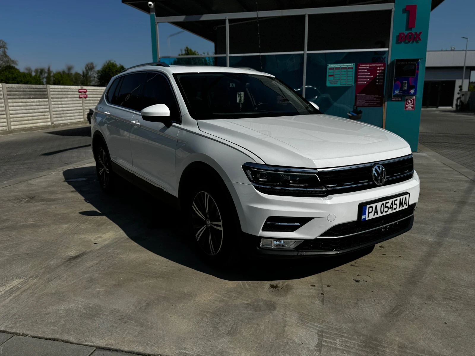 VW Tiguan 2.0 TSI 190 HP Бензин 4х4 - изображение 2