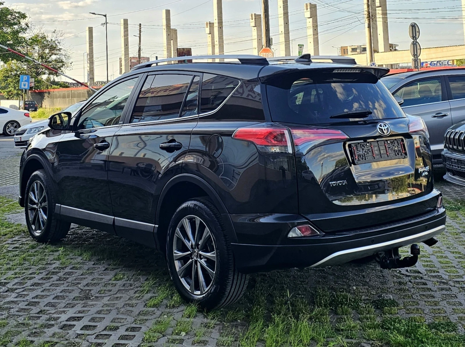 Toyota Rav4 2.0 AWD Edition S Facelift Дистроник Камера, снимка 3 - Автомобили и джипове - 54714732