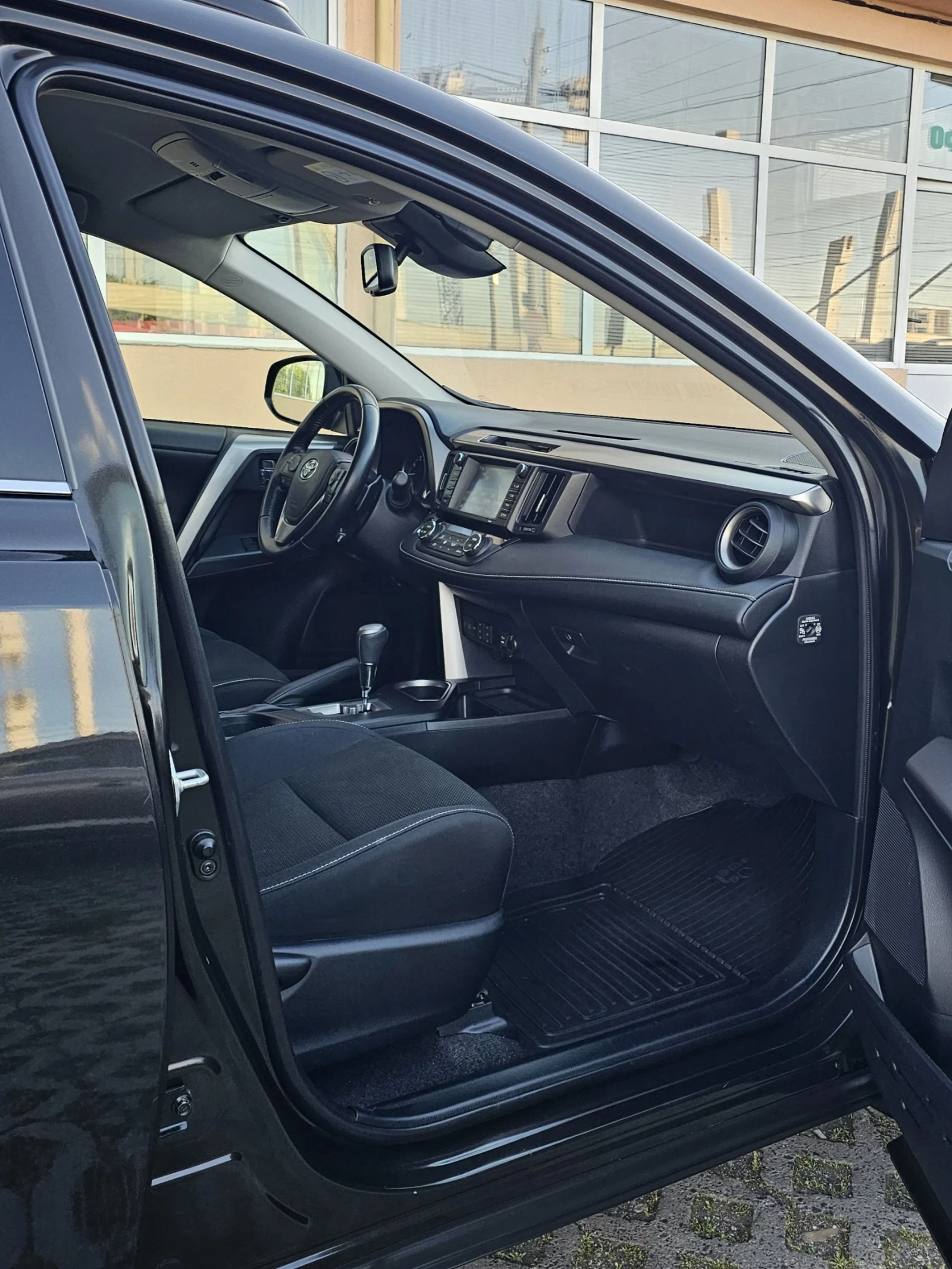 Toyota Rav4 2.0 AWD Edition S Facelift Дистроник Камера, снимка 8 - Автомобили и джипове - 54714732