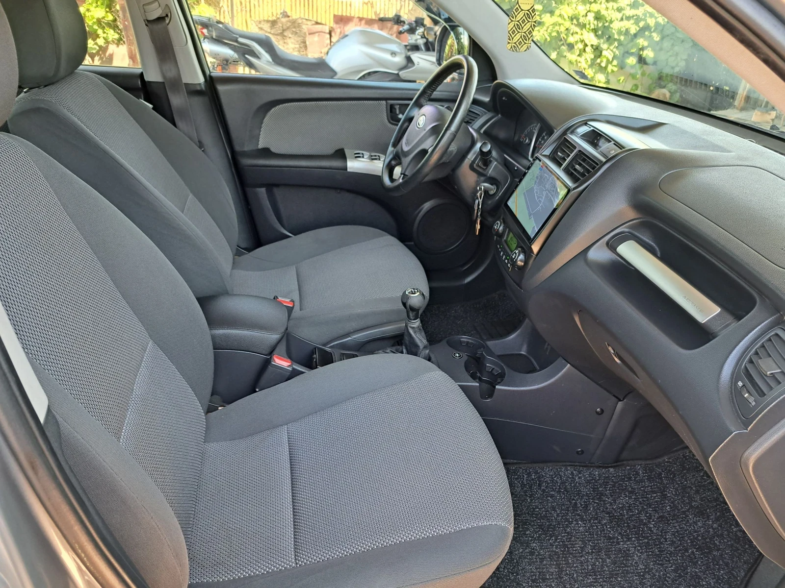 Kia Sportage 2.0 Газ Navi, снимка 11 - Автомобили и джипове - 55565159