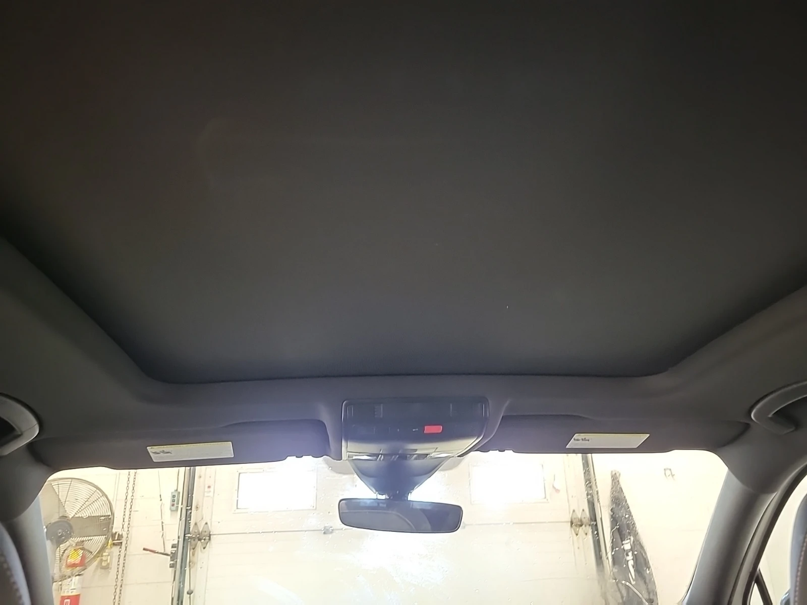 VW Tiguan COMFORTLINE R-LINE BLACK EDITION / Автокредит, снимка 12 - Автомобили и джипове - 55993444
