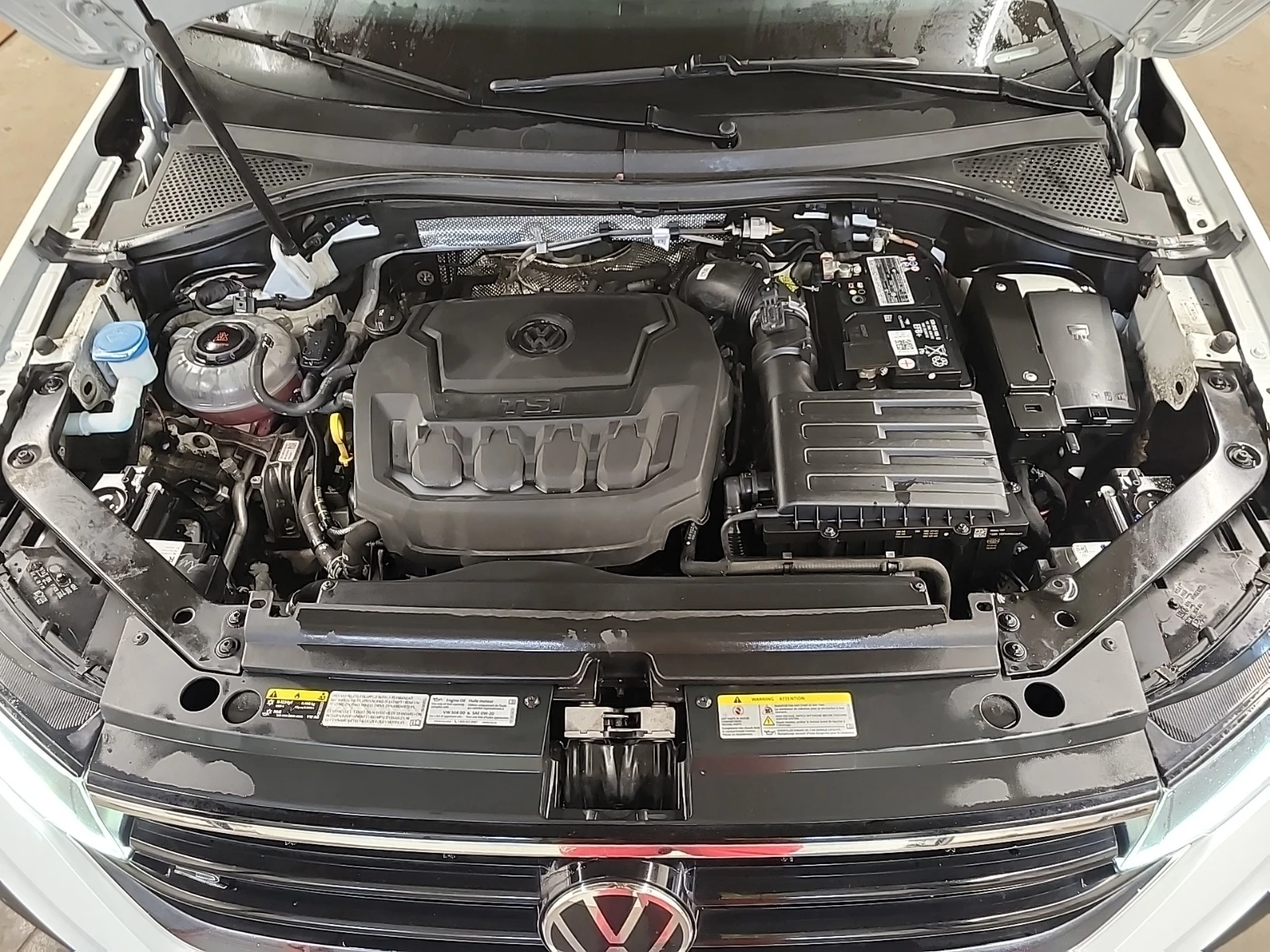 VW Tiguan COMFORTLINE R-LINE BLACK EDITION / Автокредит, снимка 15 - Автомобили и джипове - 55993444