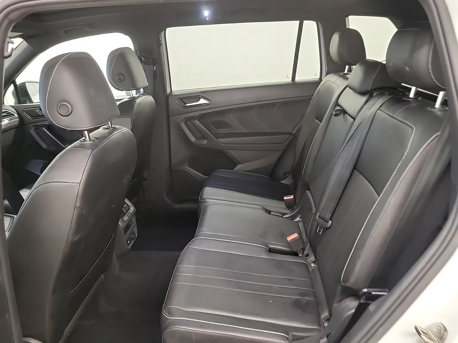 VW Tiguan COMFORTLINE R-LINE BLACK EDITION / Автокредит, снимка 11 - Автомобили и джипове - 55993444